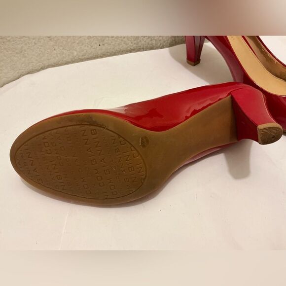 Gianni Bini Classic Red Heels - Picture 5 of 9